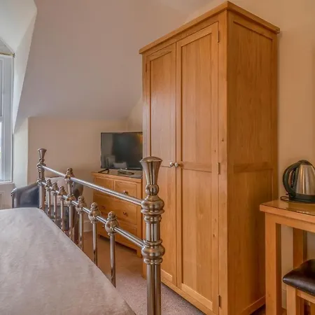 Highfield & Restaurant 3*