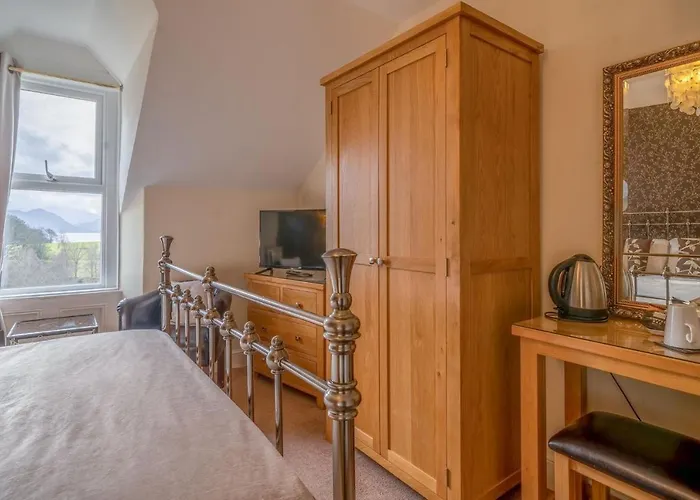 Highfield & Restaurant 3*